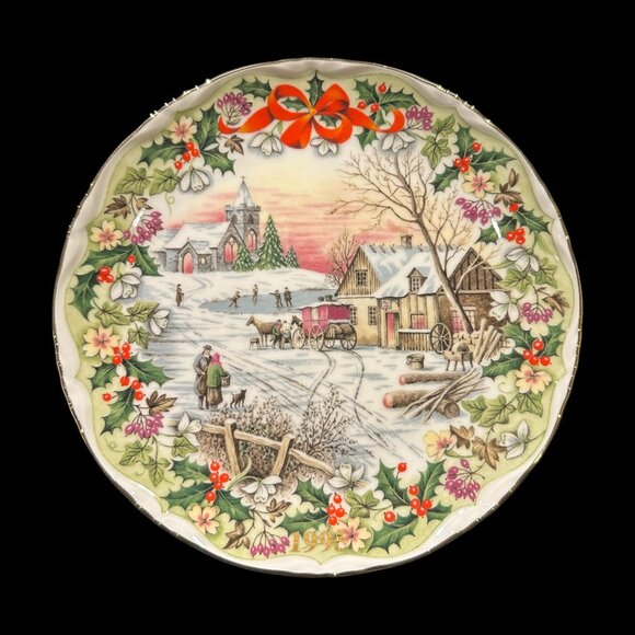 Vintage 1990s Christmas Plate, Winter Village Scene, Holly Border Decorative - Picture 2 of 4